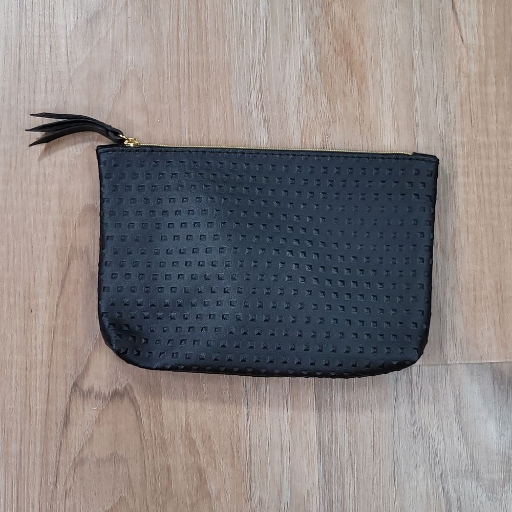 💜NWOT Ipsy Black Textured Zippered Pouch/Clutch Purse